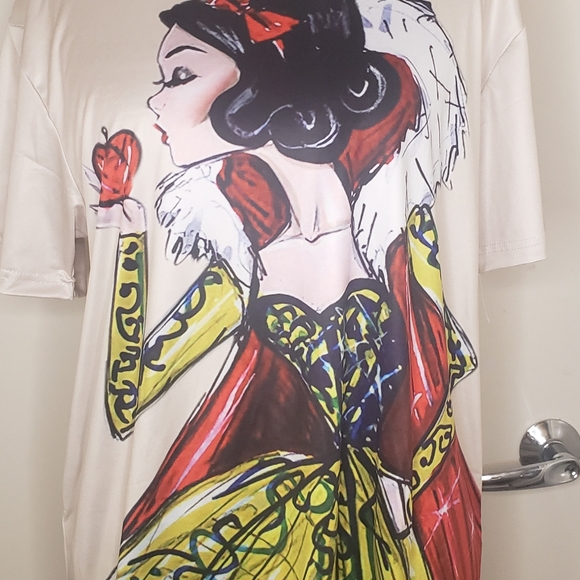 BNWOT Snow White poison apple oversized soft slinky beige tshirt - Picture 5 of 5